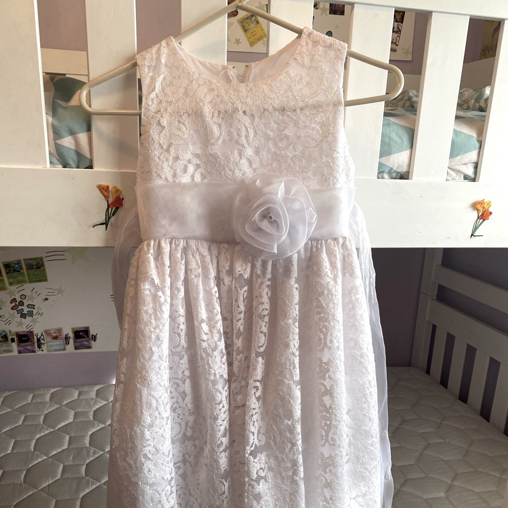 Flower girl dress. White. Like new